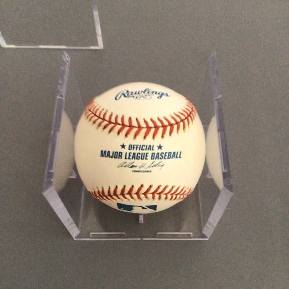 Autographed Baseball: New York Yankees Mickey Rivers #17, faded signature - Picture 5 of 7